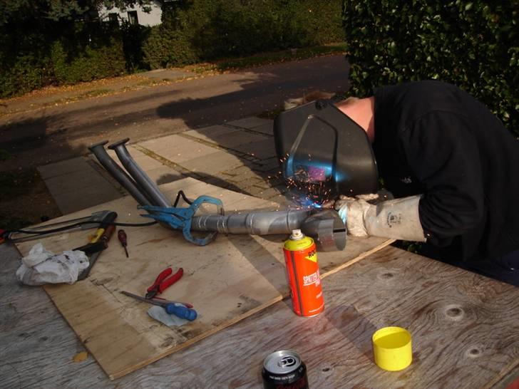 BMW 325I - i gang med udstøningen billede 15