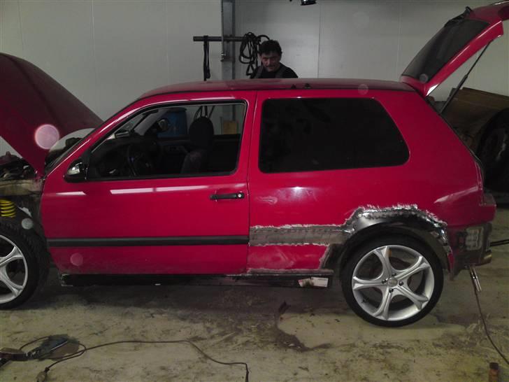 VW Golf III - Så er pladearbejdet ved at være overstået! billede 14