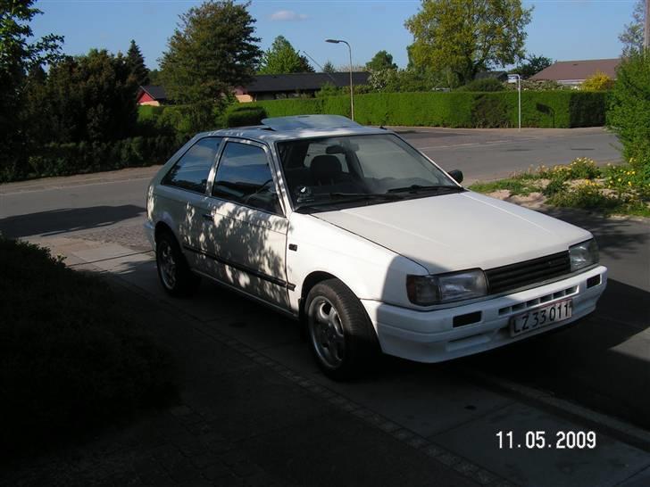 Mazda 323 LX SOLGT - så kom der fælge på billede 1