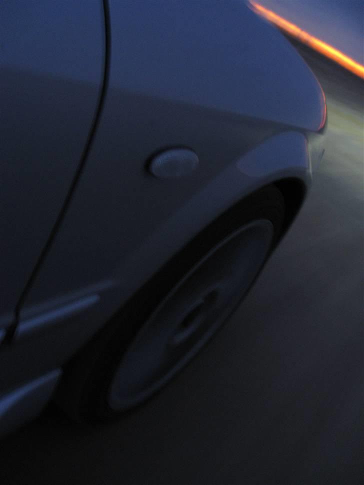 Mazda 323F sportive - En lille kører tur på stranden billede 1