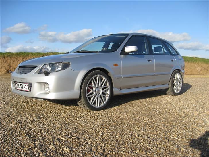 Mazda 323F sportive - skulle meget gerne have tonet ruderne helt mørke inden sommer billede 7