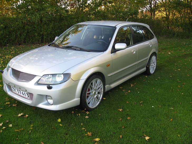 Mazda 323F sportive billede 8