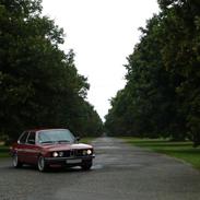 BMW E21 323i