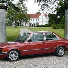 BMW E21 323i