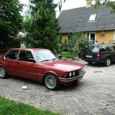 BMW E21 323i