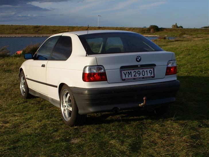 BMW 316i Compact *SOLGT* billede 14