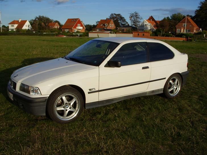 BMW 316i Compact *SOLGT* billede 16