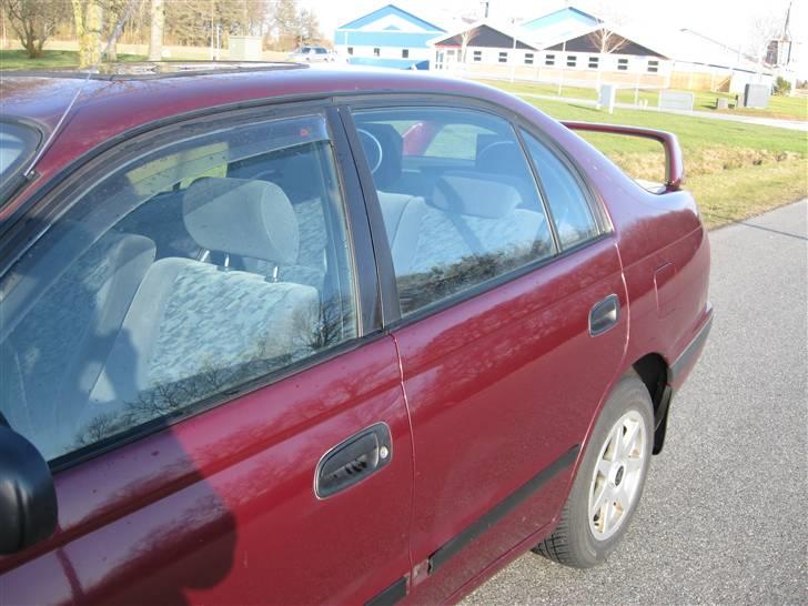 Toyota carina e model billede 3
