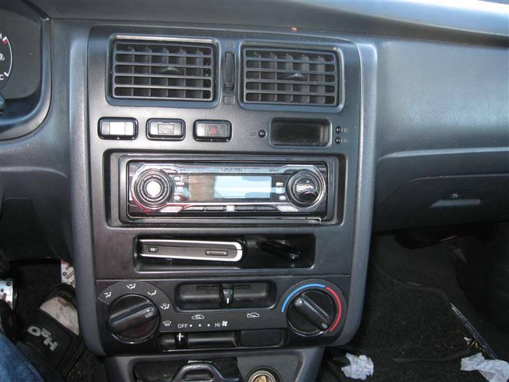 Toyota carina e model billede 7