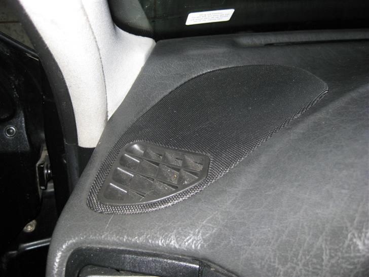 VW Polo 6N - Og så kan de være under orginal højtaler rammer billede 11