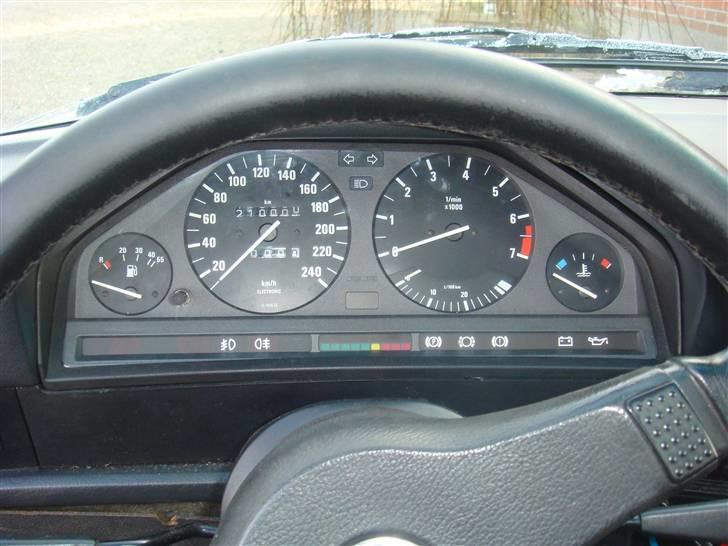 BMW E30 320/325i (solgt) billede 5