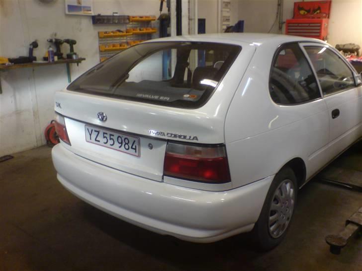 Toyota corolla 1,3 Solgt - bagfra. billede 4