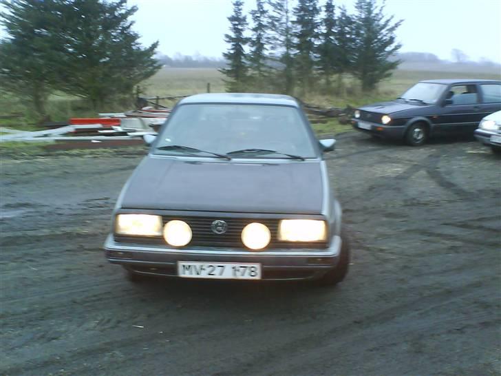 VW Jetta 1,6 (SOLGT) billede 2