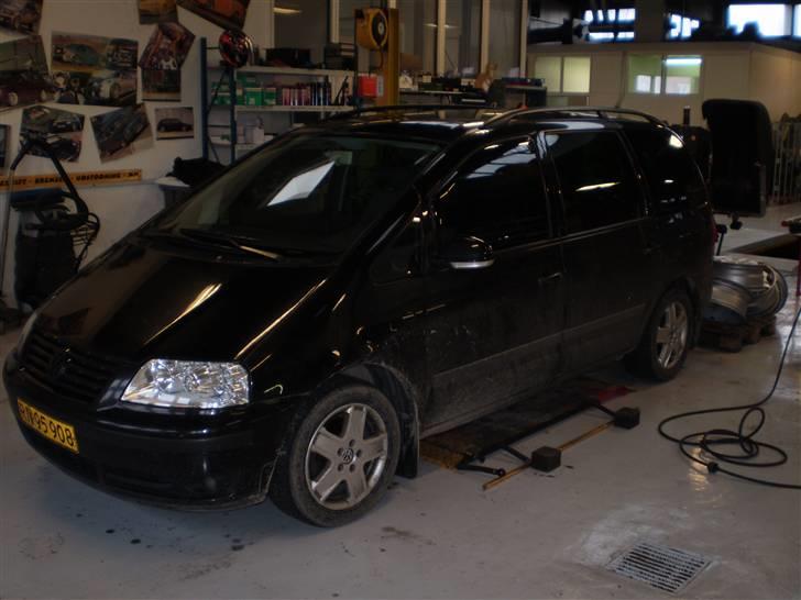 VW sharan 1,9 tdi  SOLGT. billede 1