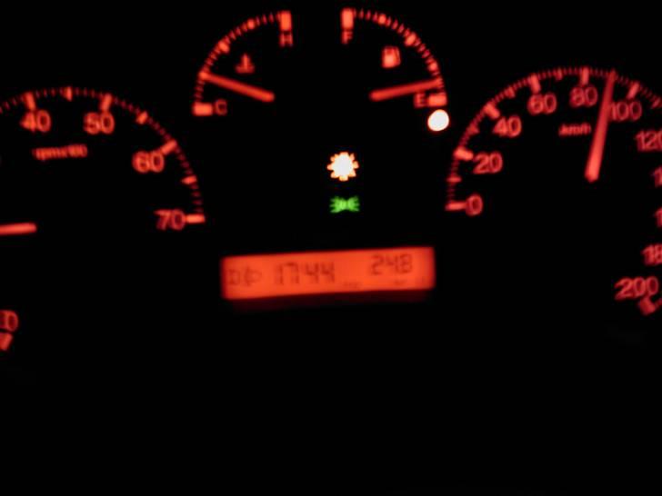 Fiat Punto Mk2 *solgt* - Til de svagtseende, står der 24,8 km/l, og den blev ved med at stige! =D billede 9