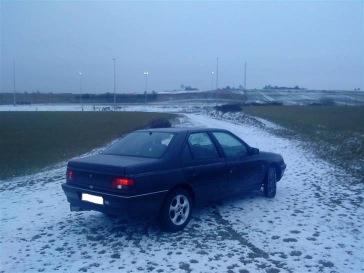 Peugeot 405 Solgt - Taget ved fodboldbanen bag mine forælder billede 10