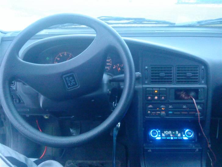 Peugeot 405 Solgt - Inde i bilen :D billede 12