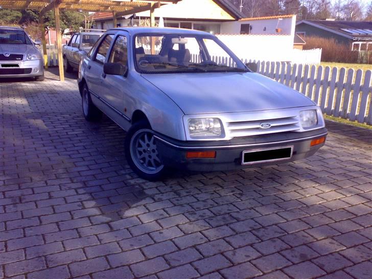 Ford Sierra 2,3GL. V6..(SOLGT) - Lidt afslutte vask inden bilen bliver hentet i morgen! billede 12