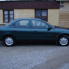 Ford Mondeo 1.8i flair (SKROTTET)