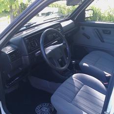 VW Golf 2. 1,6. GL. 4 dørs.  ( SOLGT )