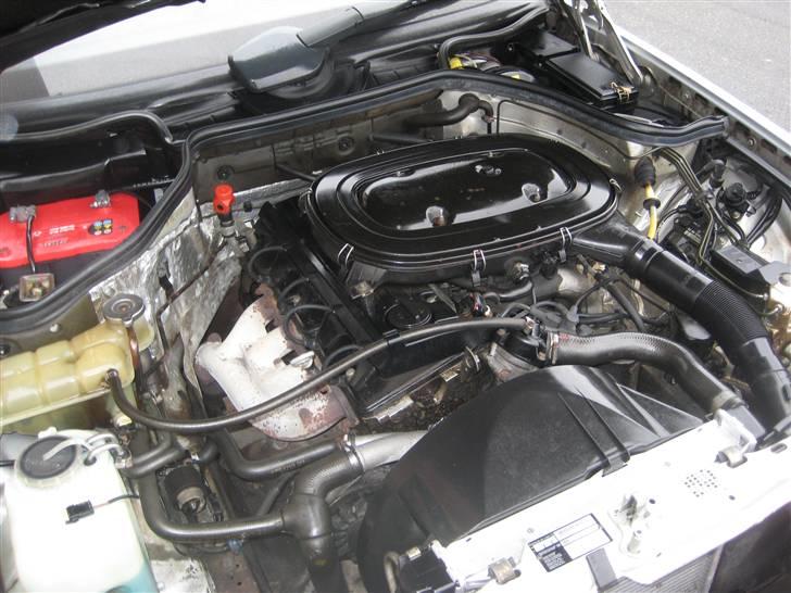 Mercedes Benz 230E (solgt) billede 4