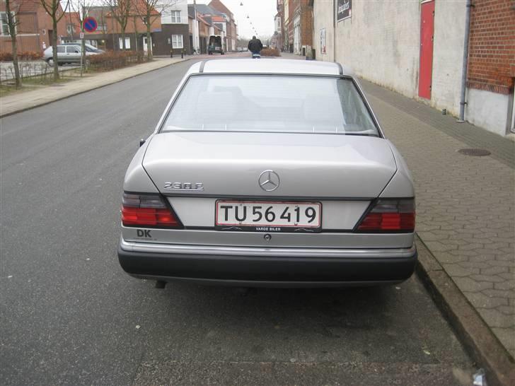 Mercedes Benz 230E (solgt) billede 5