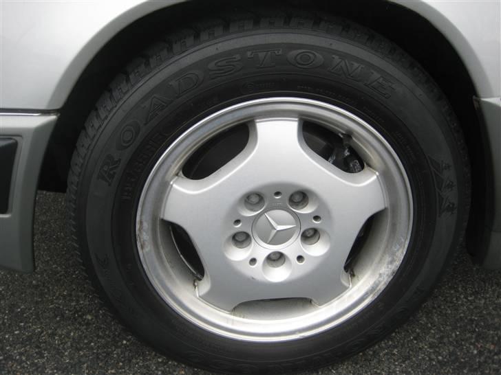 Mercedes Benz 230E (solgt) billede 6