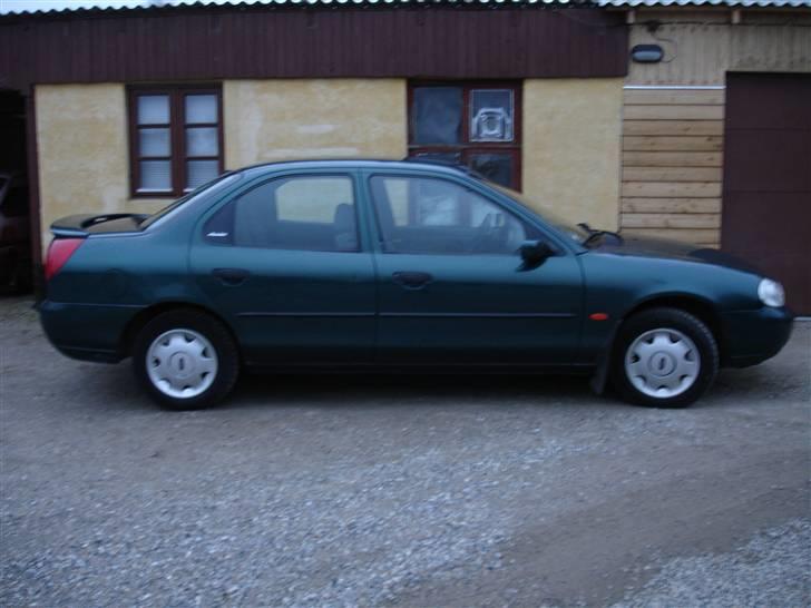 Ford Mondeo 1.8i flair (SKROTTET) billede 2