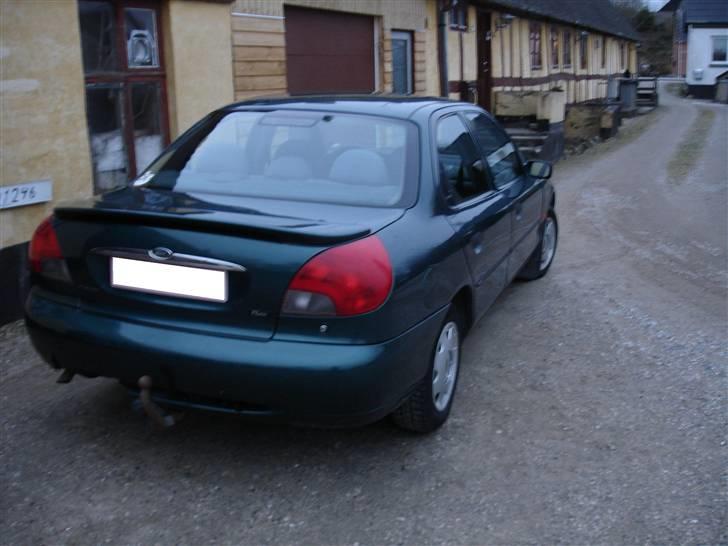 Ford Mondeo 1.8i flair (SKROTTET) billede 3