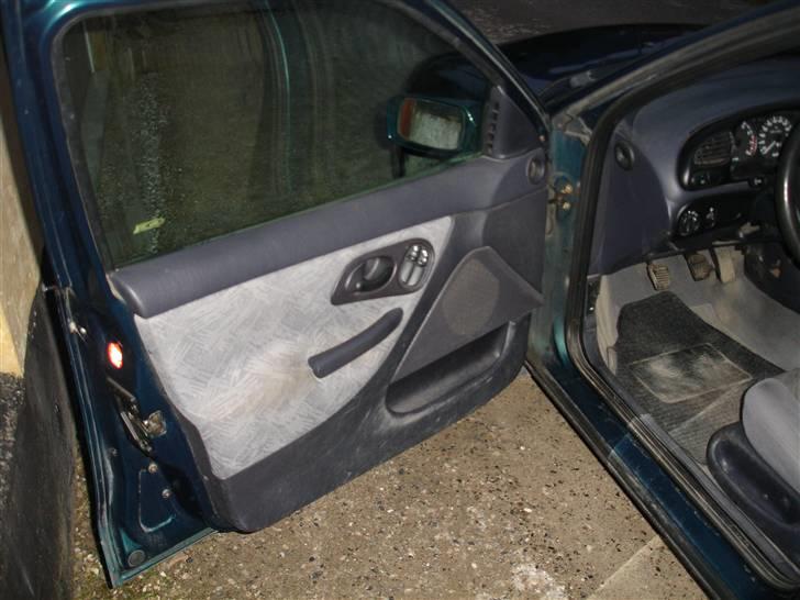 Ford Mondeo 1.8i flair (SKROTTET) billede 6