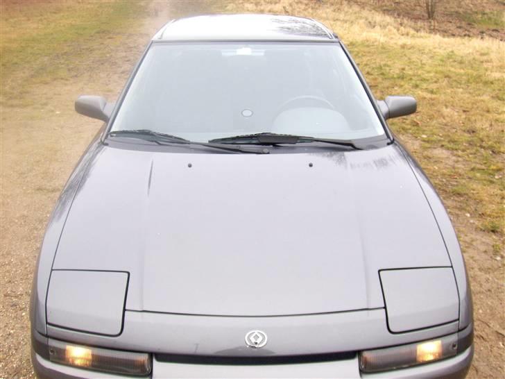 Mazda 323F billede 1