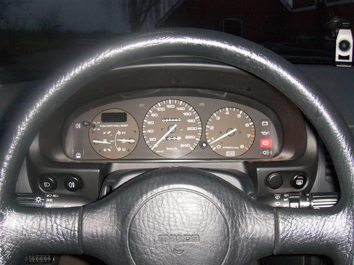 Mazda 323F billede 2