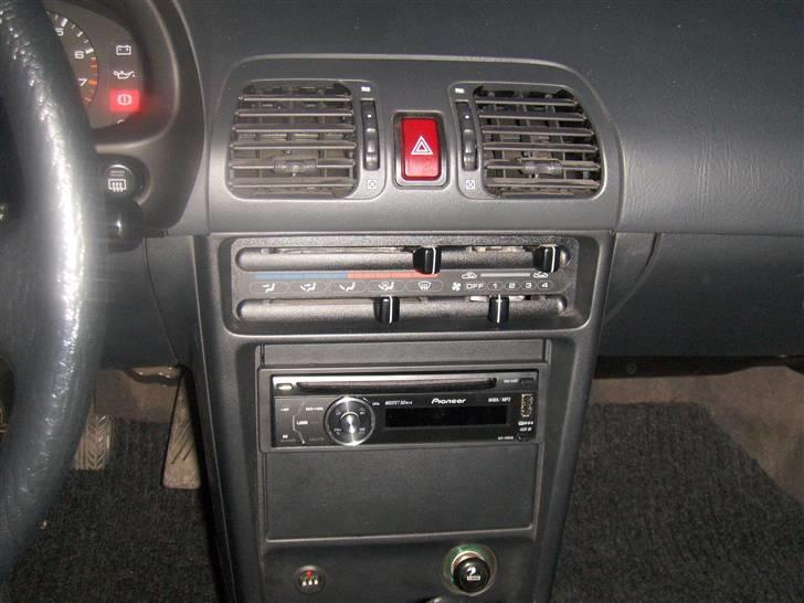 Mazda 323F billede 4