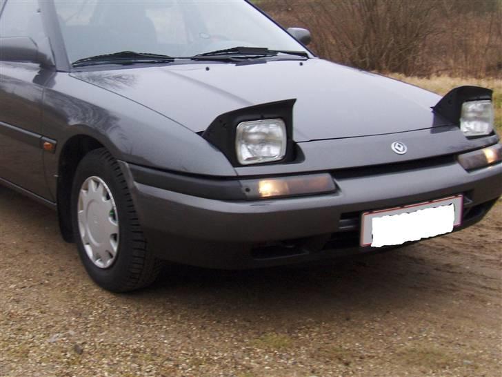 Mazda 323F billede 10