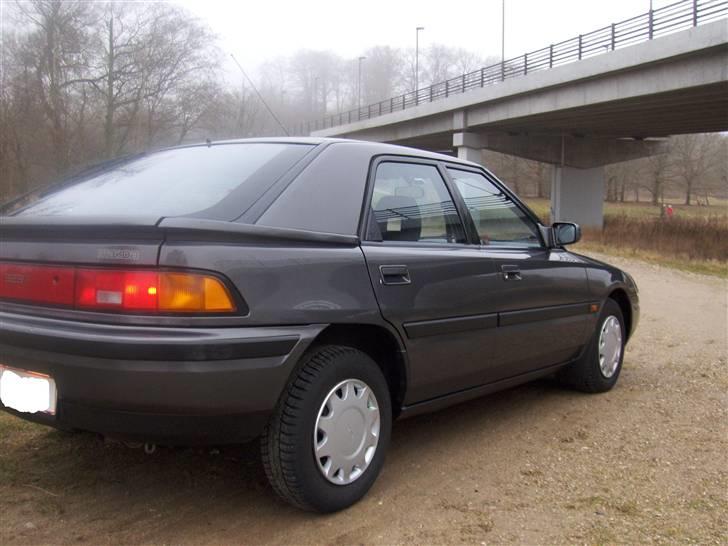 Mazda 323F billede 12