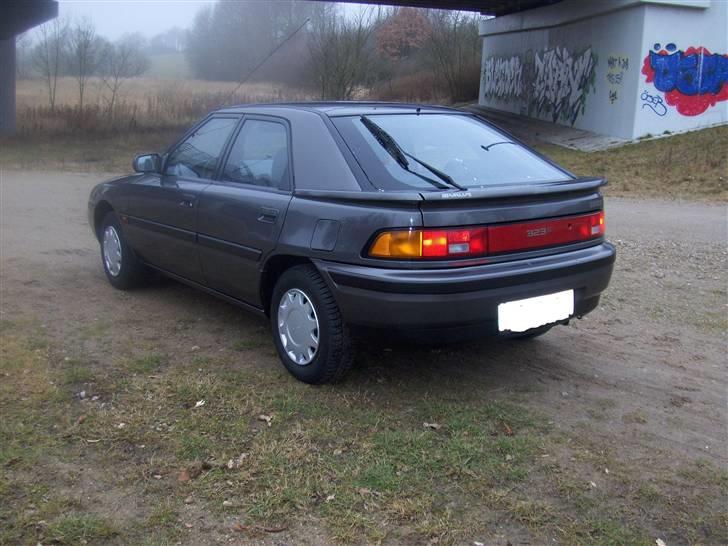 Mazda 323F billede 14
