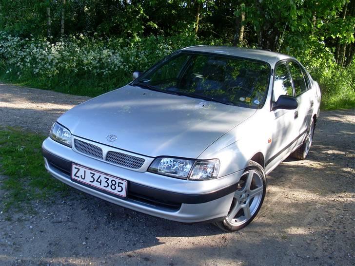 Toyota carina e billede 1
