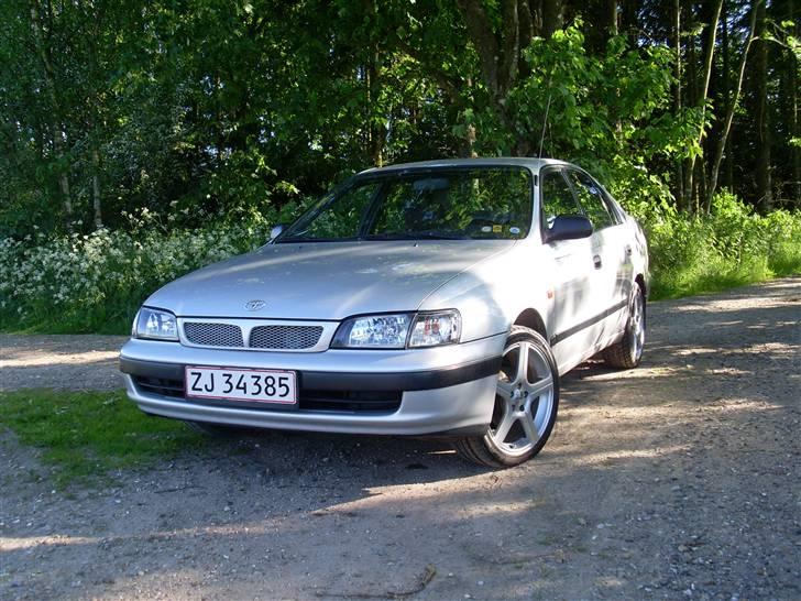 Toyota carina e billede 2
