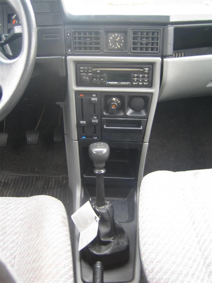 Opel Kadett E 1.3 S Skrottet - Den gamle radio billede 6