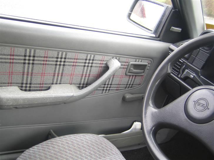 Opel Kadett E 1.3 S Skrottet - burberry betræk billede 11