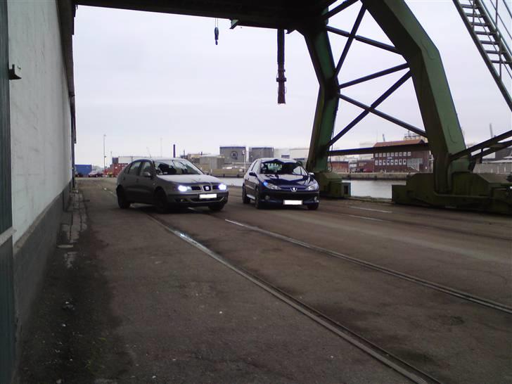 Peugeot 206 S16 SOLGT - Taget D. 28/2-09 - Min brors Seat Leon billede 12