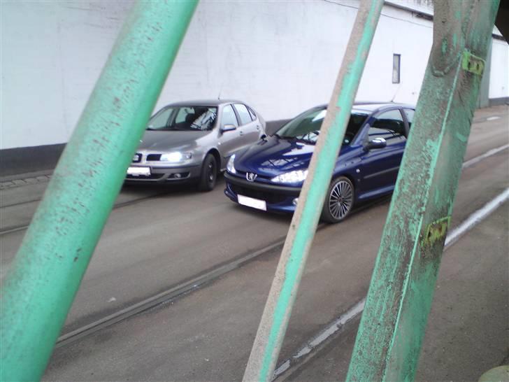 Peugeot 206 S16 SOLGT - Taget D. 28/2-09 - Min brors Seat Leon billede 14