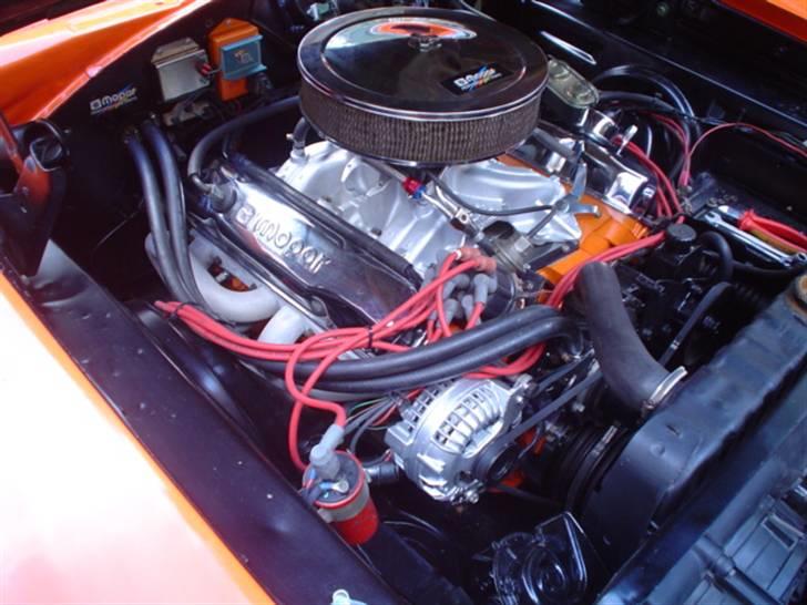 Dodge Charger 383 4 bbl - En 440 ser sådan ud når den lige er blevet malet. billede 2