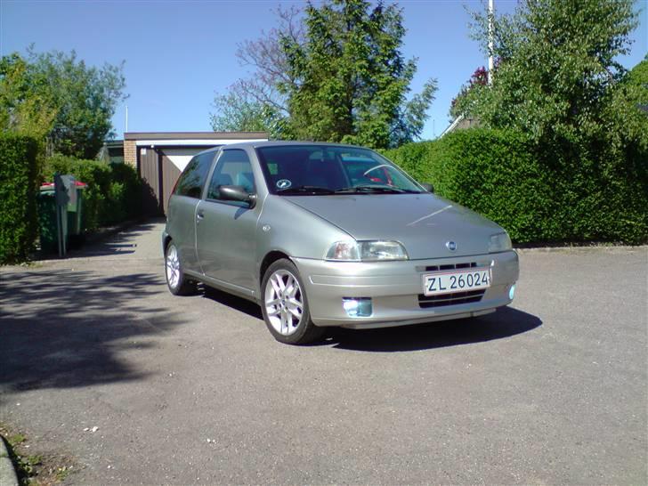 Fiat Punto 1,2 8v - Efter 5 timers polering billede 1