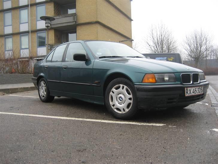 BMW 320i {solgt} billede 2