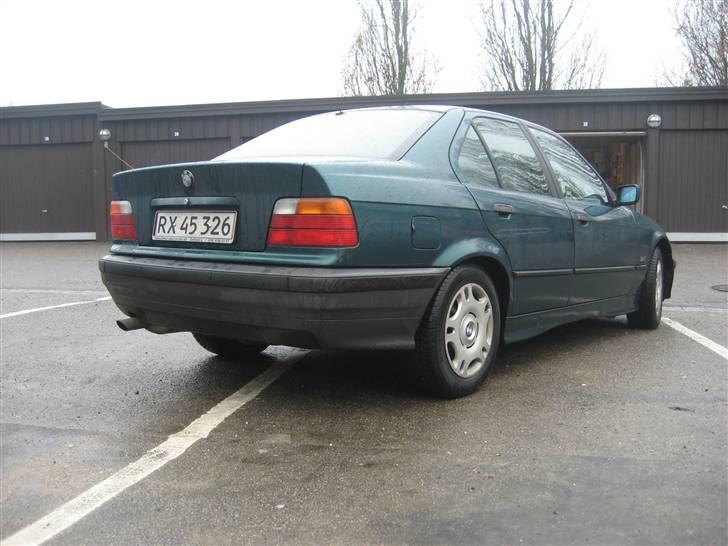 BMW 320i {solgt} billede 3