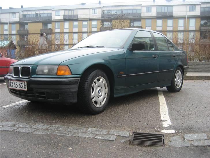 BMW 320i {solgt} billede 4