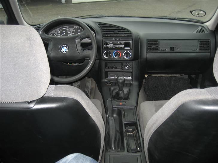 BMW 320i {solgt} billede 5