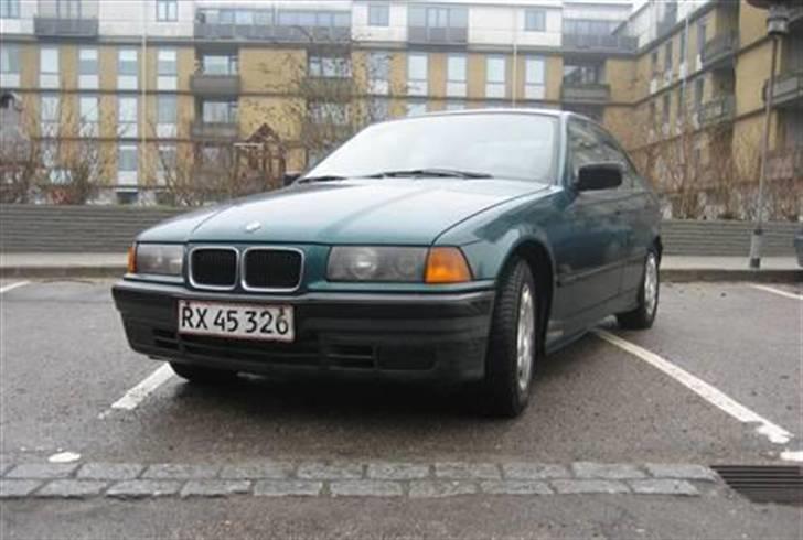 BMW 320i {solgt} - Sådan som bilen står nu :) billede 8