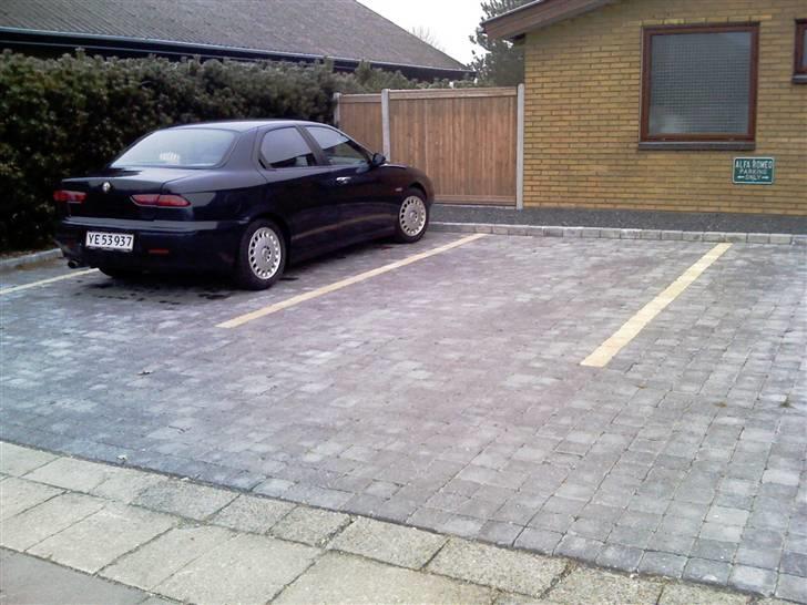 Alfa Romeo 156 2.0 TwinSpark *Solgt* - "ALFA ROMEO PARKING ONLY"   Haha ;D  billede 9